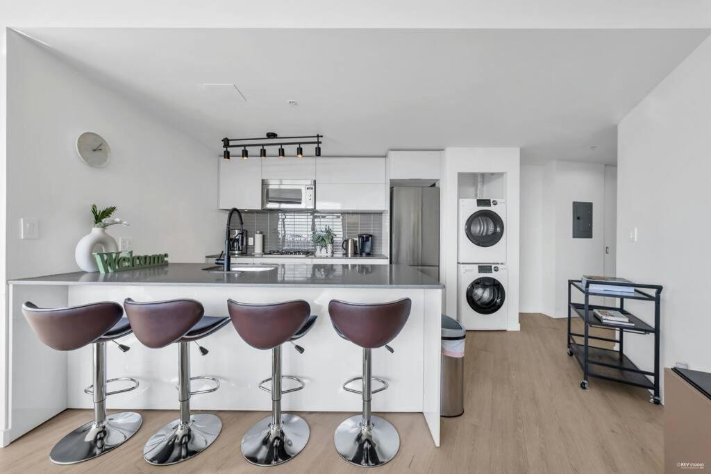 Skyview, 40Th Floor! 2Br Condo In Downtown Vancouver Bagian luar foto